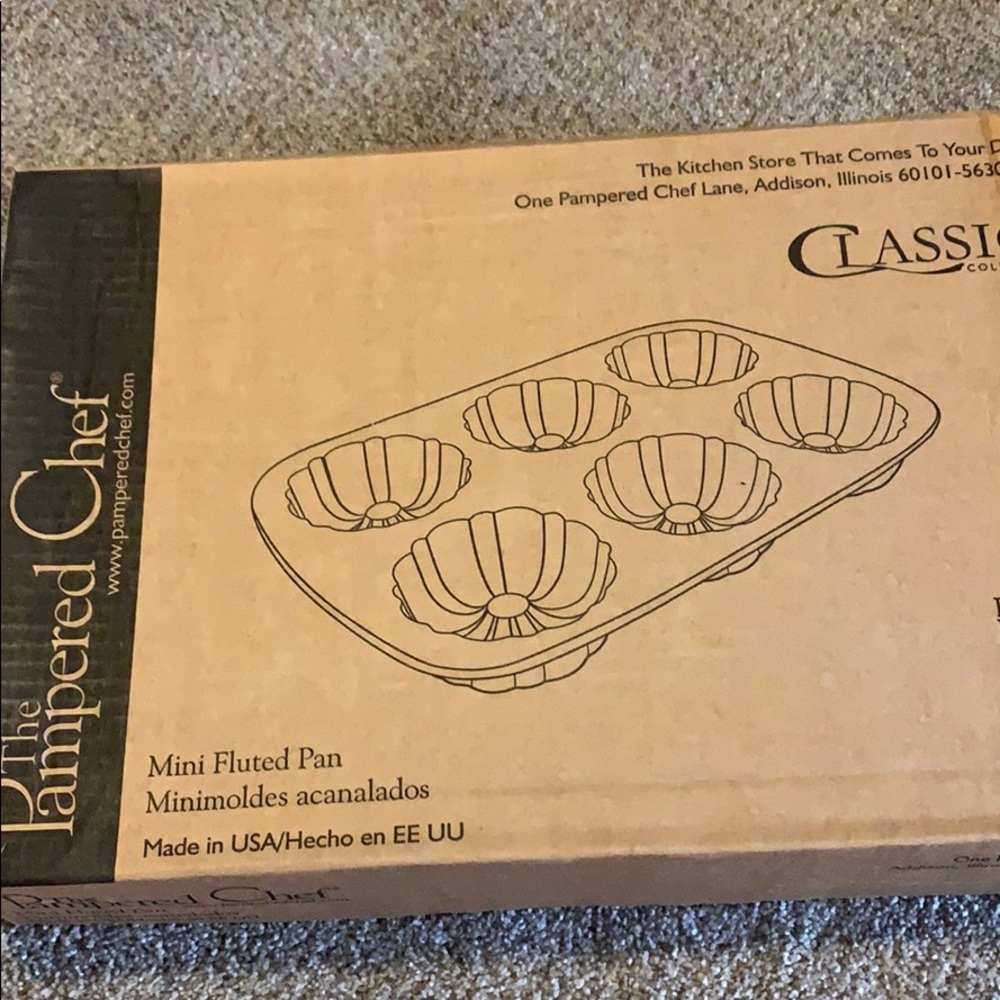 Pampered Chef Mini Fluted pan